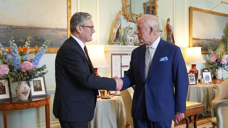 Кэмерон отказался от поста теневого министра консерваторов